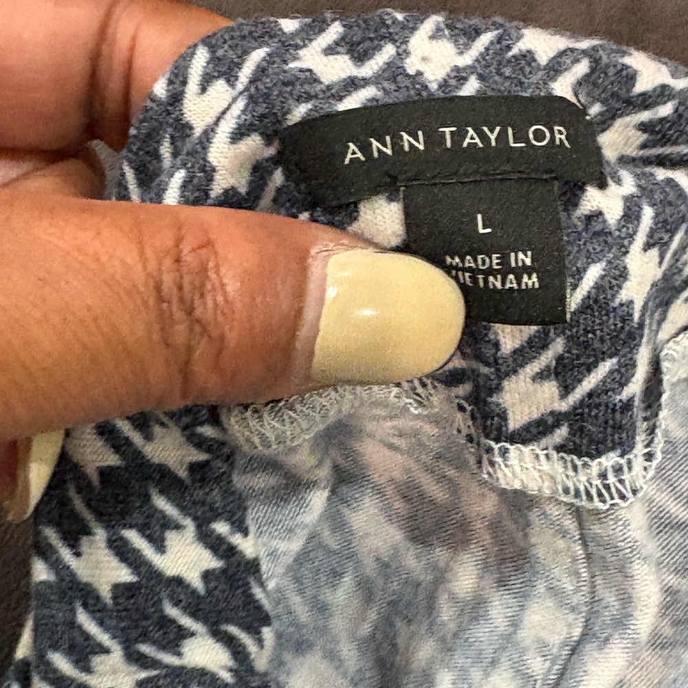 Ann Taylor Navy and White Houndstooth Blouse